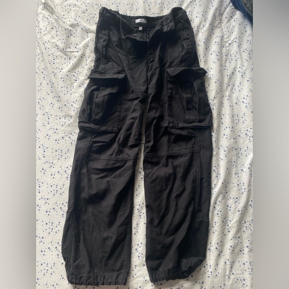 TNA Pants - Only worn a handful of times! Aritzia TNA black women’s cargo pants